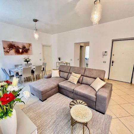 Divina Luxury Apartment With Jacuzzi Near The Lake Como Eksteriør bilde
