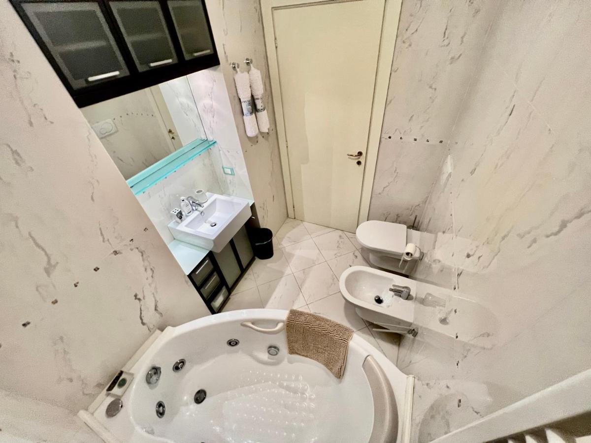 Divina Luxury Apartment With Jacuzzi Near The Lake Como Eksteriør bilde